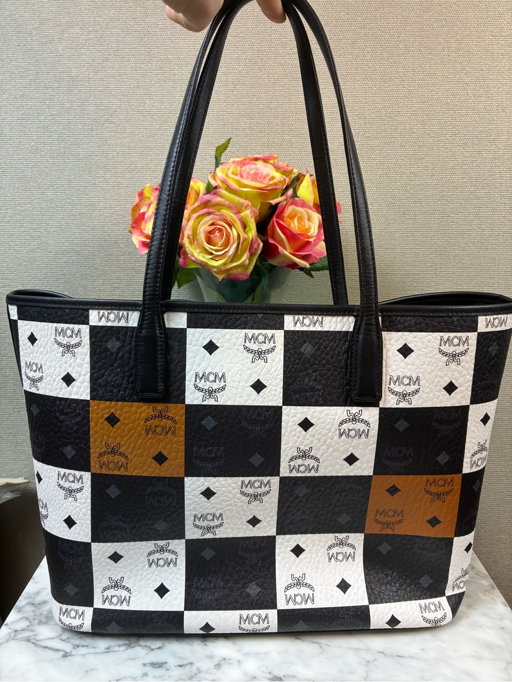 MCM Medium Visetos Aren Tote in Black & White Checkerboard - Pristine! ๐ฅ - Picture 5 of 14